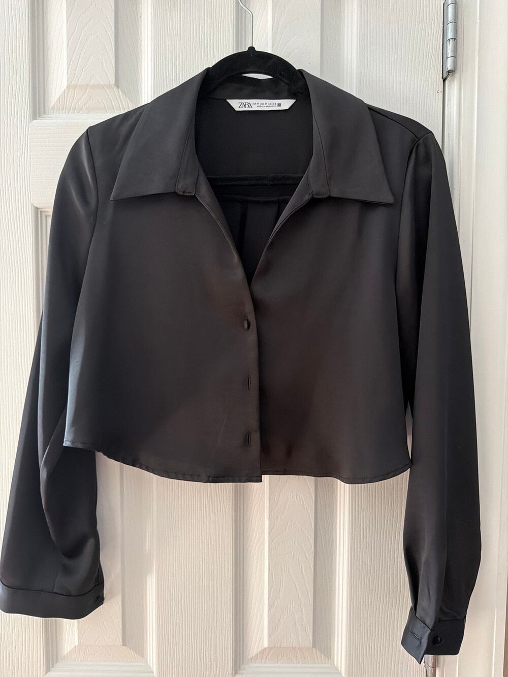 Zara Black Satin Cropped Button-up Blouse Collared Long Sleeve Size M